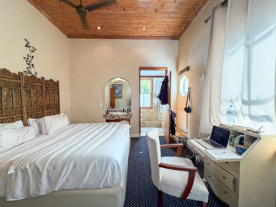 6 Bedroom Property for Sale in Green Point Western Cape